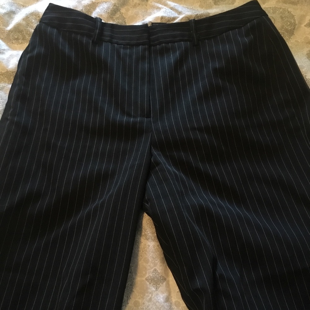 Pinstriped lightweight suit pants Larry Levine sz6